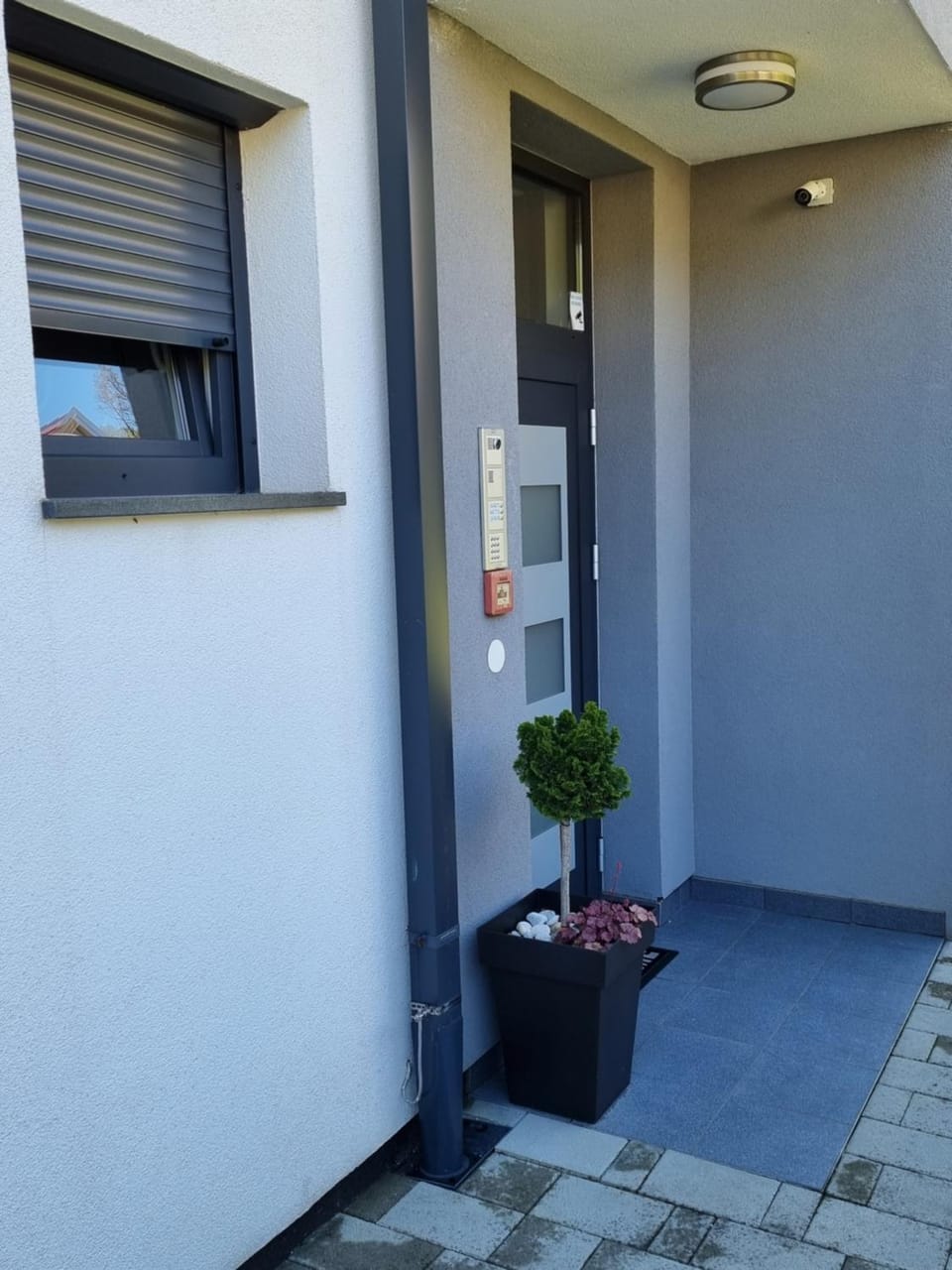 Facade/entrance
