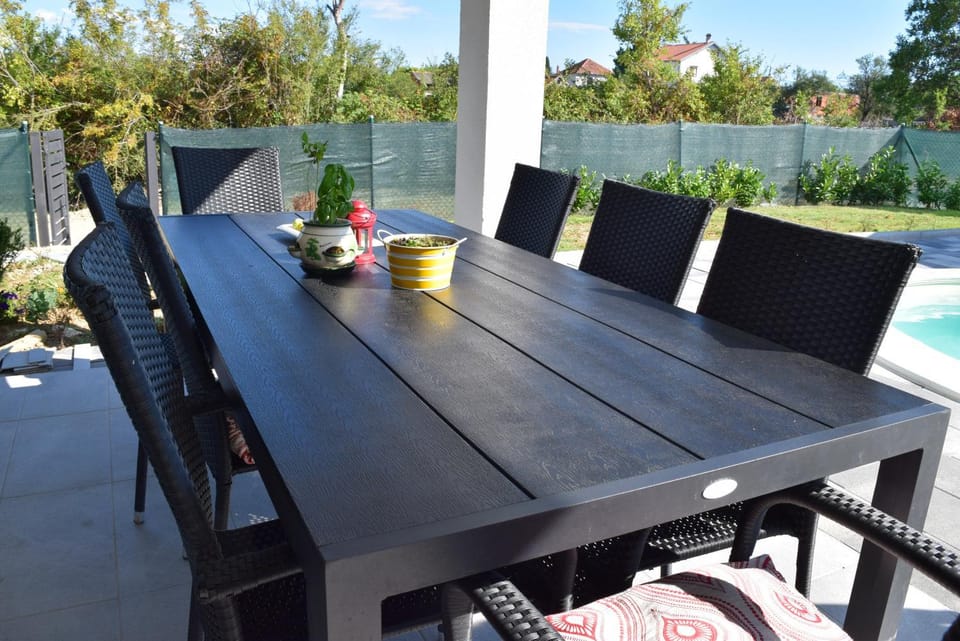 Dining area, Evening entertainment, Swimming pool, Entertainment, Inner courtyard view