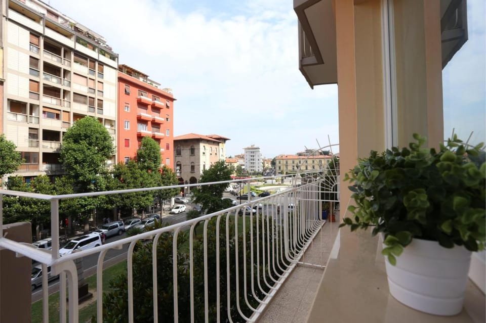 Neighbourhood, View (from property/room), Balcony/Terrace, City view, Street view