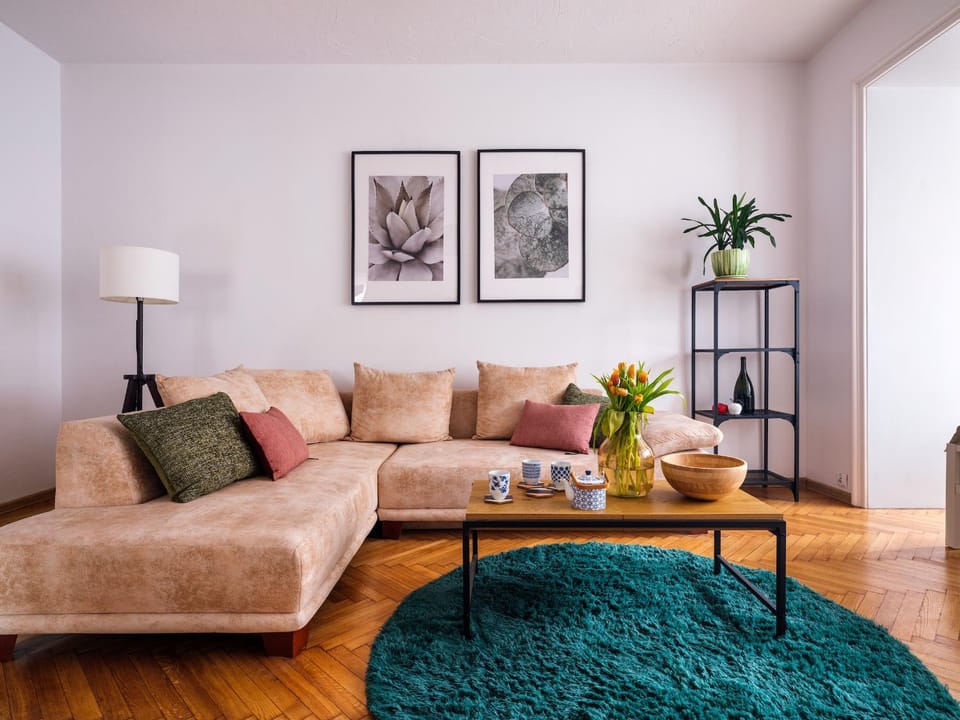 Seating area, Bedroom