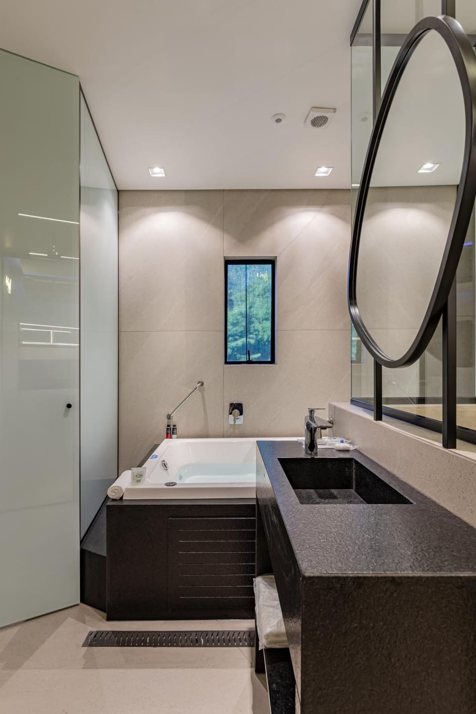 Bathroom, Bath, towels