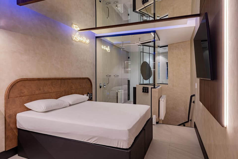 Bed, Photo of the whole room, Bedroom