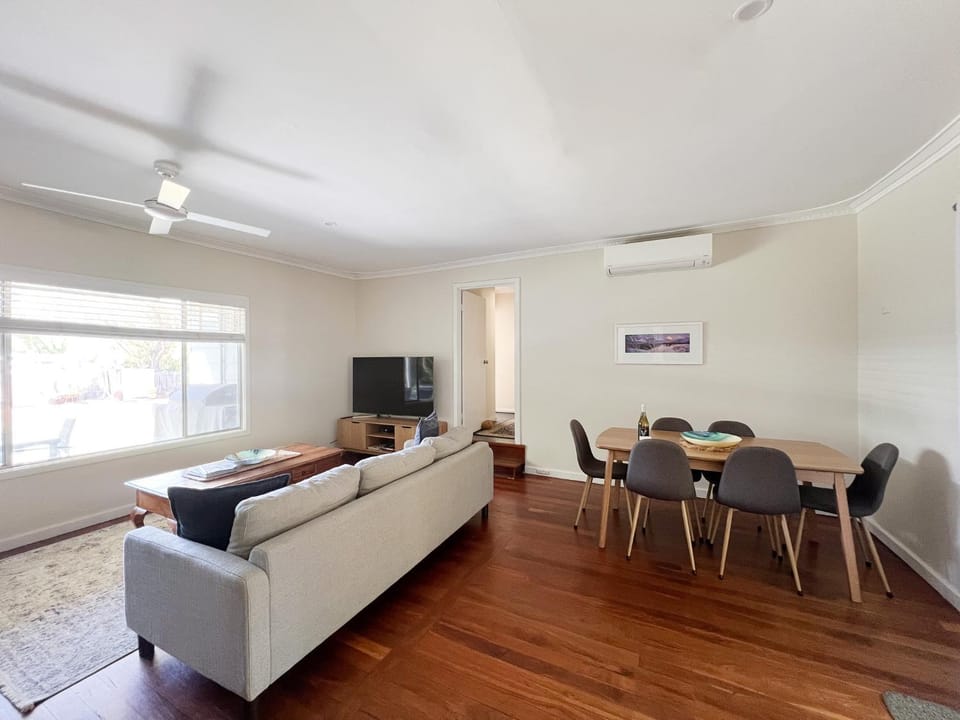 Communal lounge/ TV room, Dining area