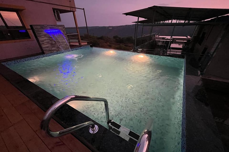 Swimming pool, Swimming pool