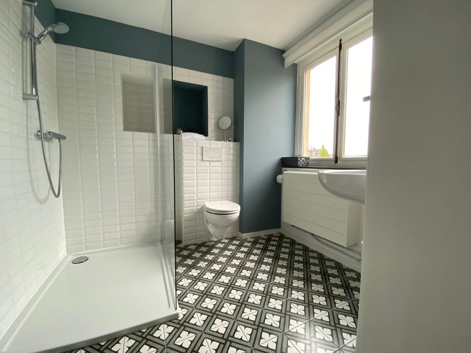 Shower, Toilet, Bathroom