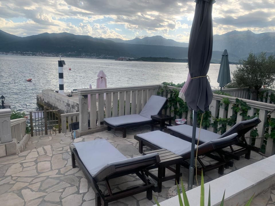 Apartment Dream Summer 2 -Premium Beach Apartament for 4 Apartment in Kotor Municipality