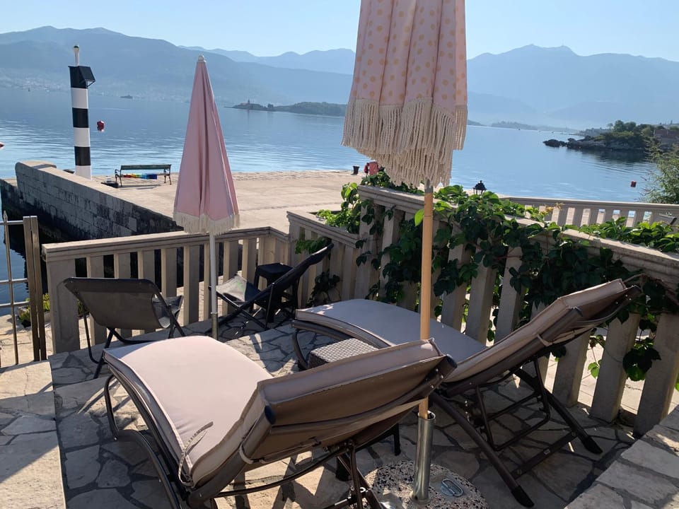Apartment Dream Summer 2 -Premium Beach Apartament for 4 Apartment in Kotor Municipality
