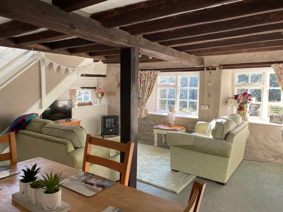 Living room, Seating area, Dining area