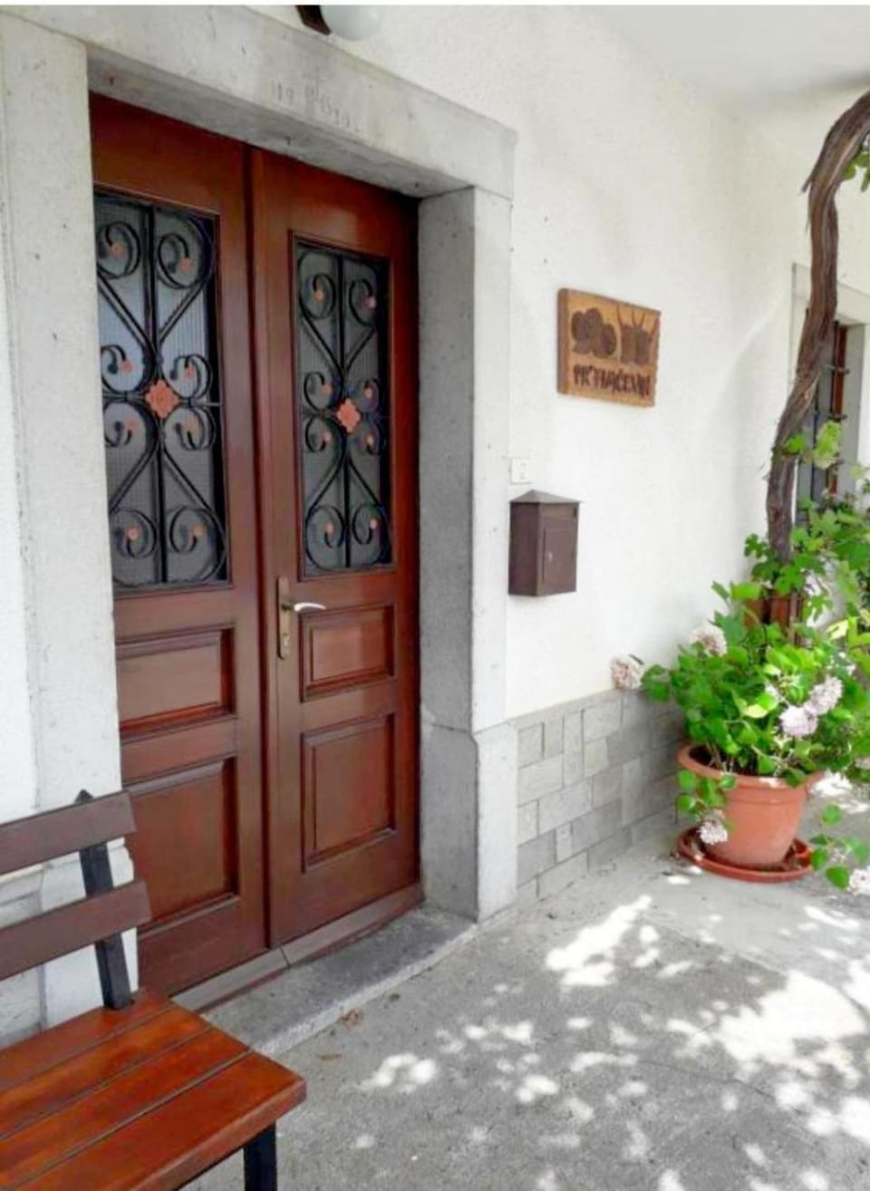 Facade/entrance