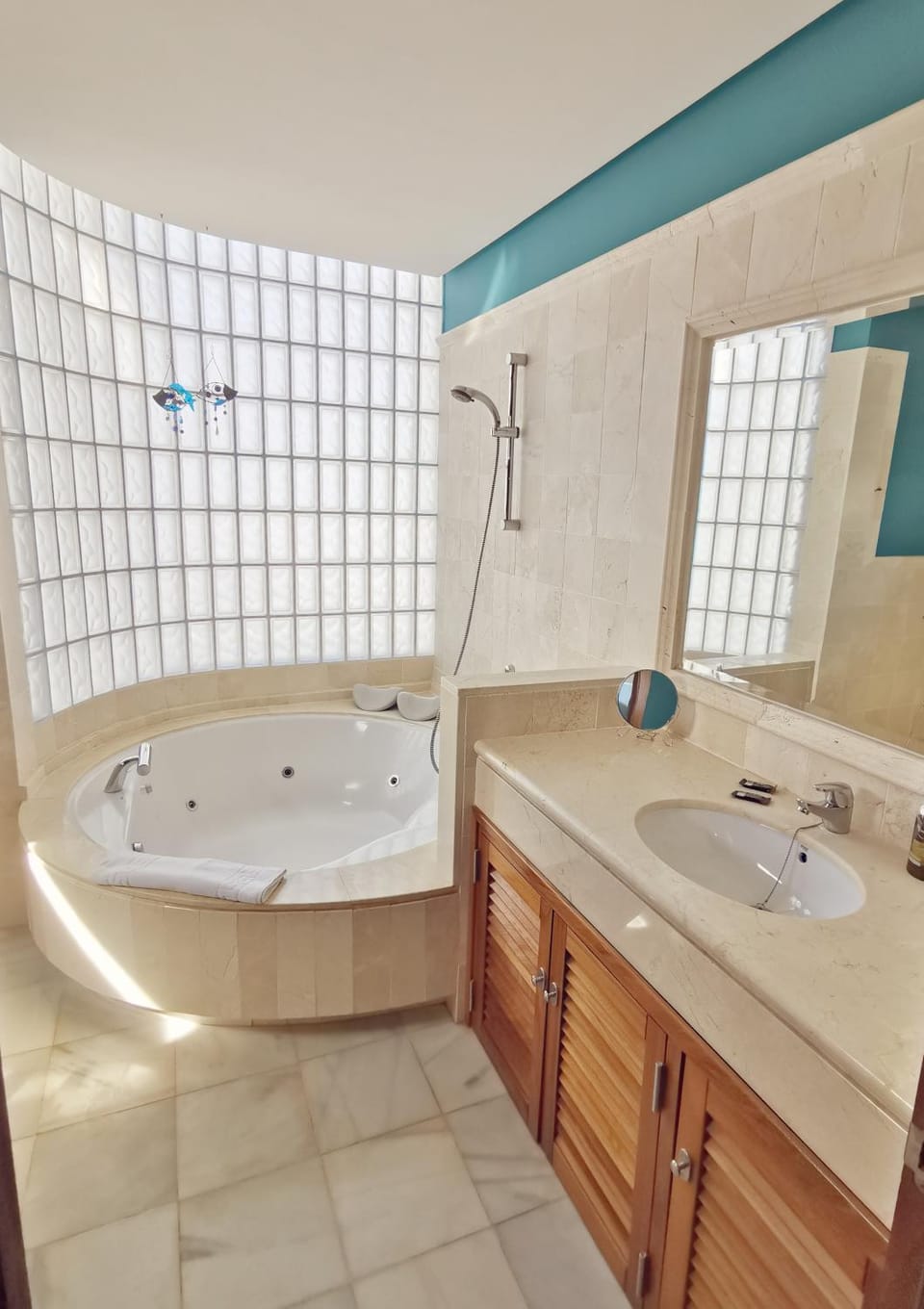 Hot Tub, Bathroom