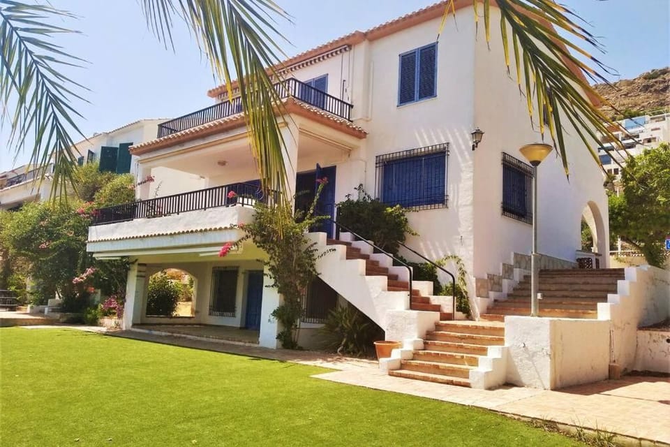 Property building, Patio, Facade/entrance, Garden