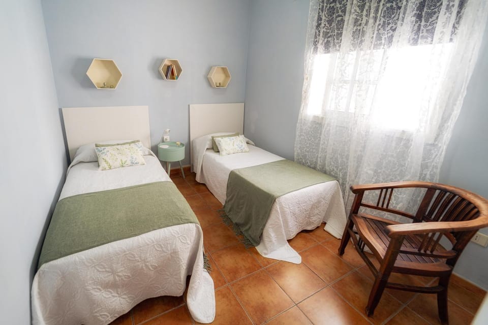 Bed, Photo of the whole room, Bedroom