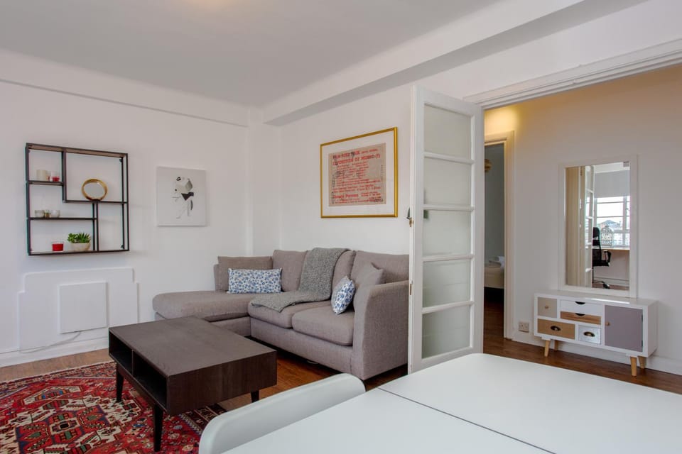 Contemporary 2 Bedroom Flat in Bayswater Apartment in City of Westminster