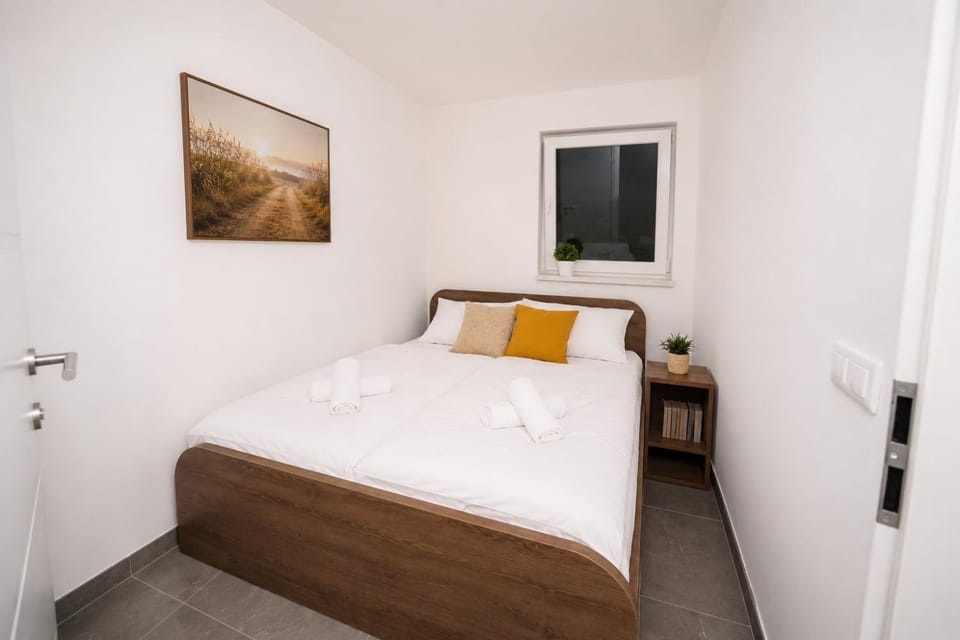 Bed, Bedroom, towels, towels