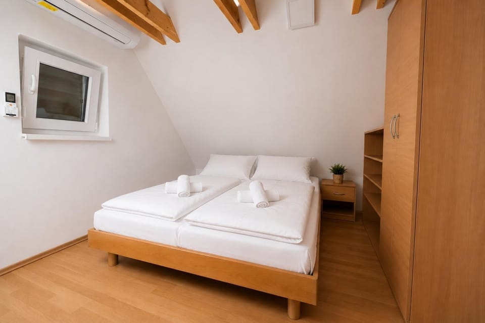 Bed, Bedroom, cot, towels, towels