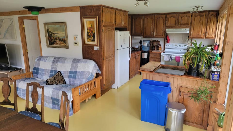 La Maison du Capitaine, Maison entière 100 m 1080 pi carré House in Tadoussac
