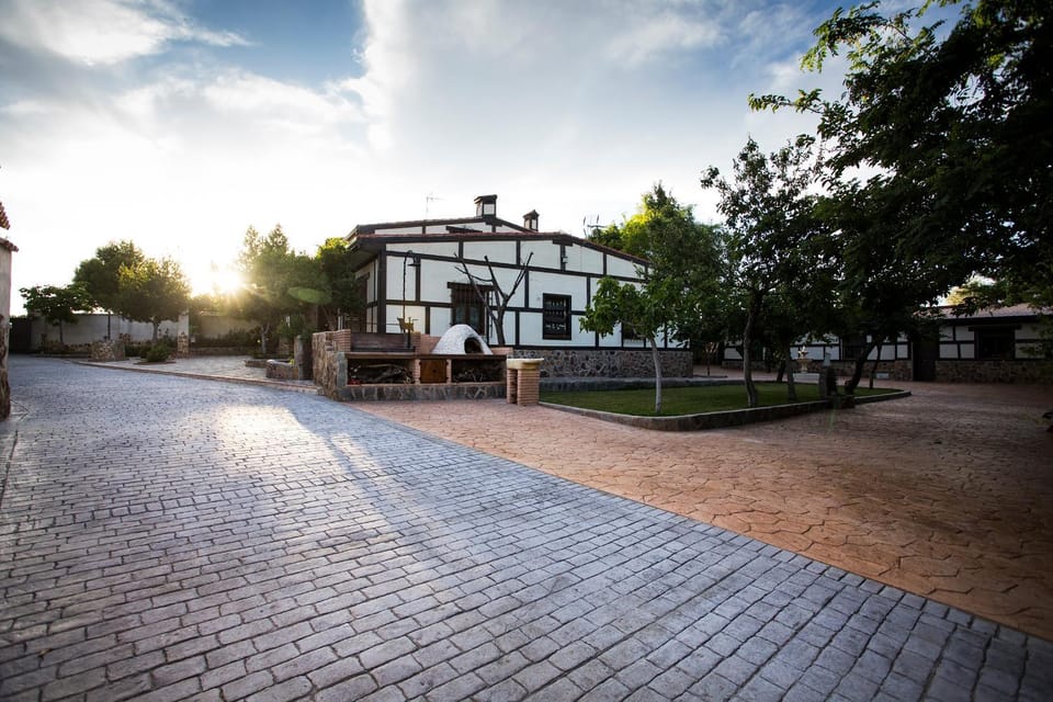 Patio, Facade/entrance, BBQ facilities, Garden