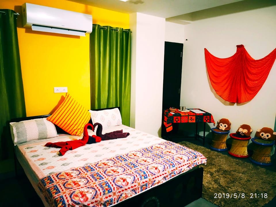 Bed, Photo of the whole room, Decorative detail, Bedroom
