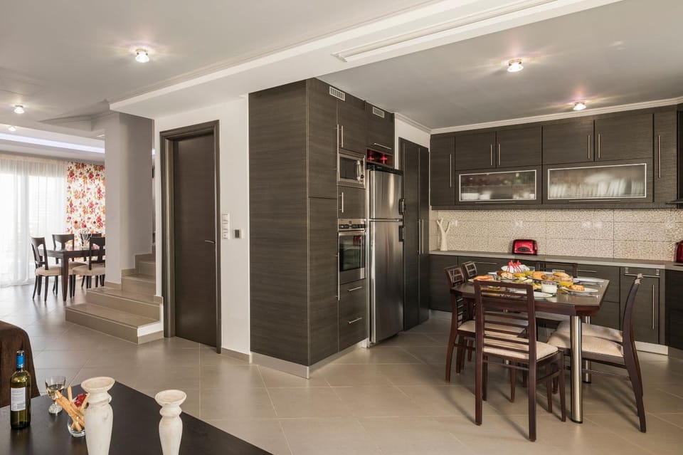 Photo of the whole room, kitchen