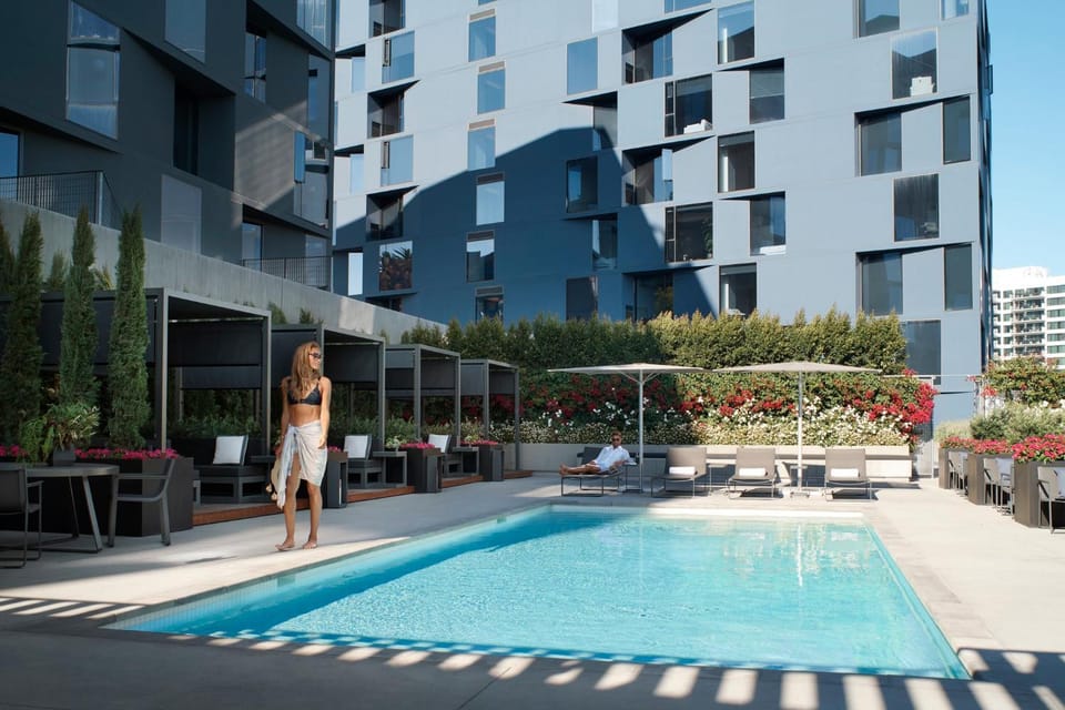 Property building, Swimming pool, Swimming pool