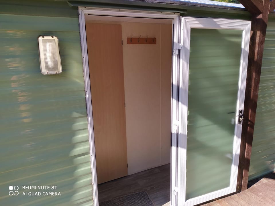 Facade/entrance, Off site