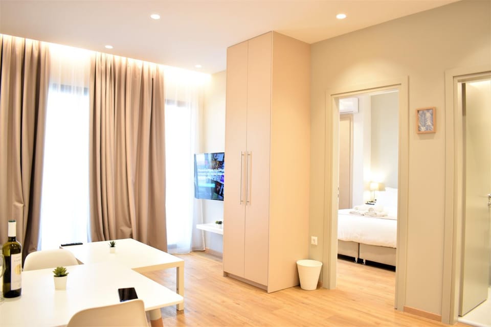 TV and multimedia, Living room, Photo of the whole room, Seating area, Dining area