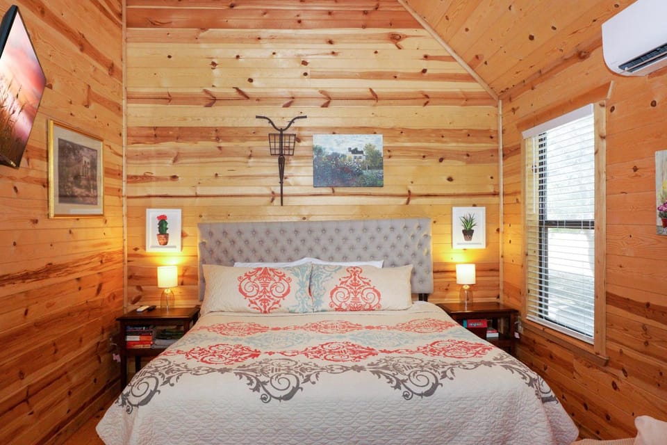Arbor House of Dripping Springs - Garden House House in Rio Grande
