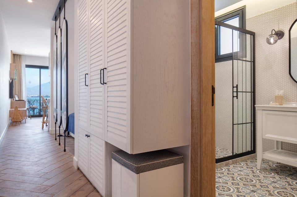 Bathroom, Photo of the whole room, wardrobe