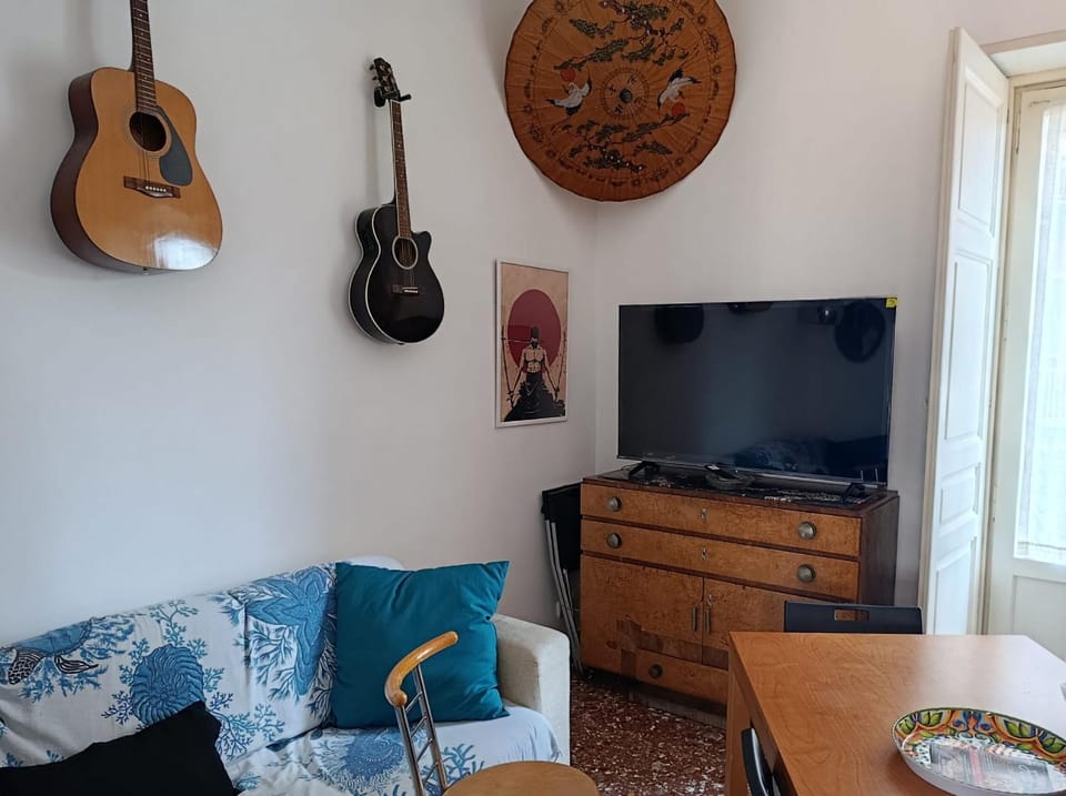Communal lounge/ TV room, TV and multimedia, Living room, Seating area