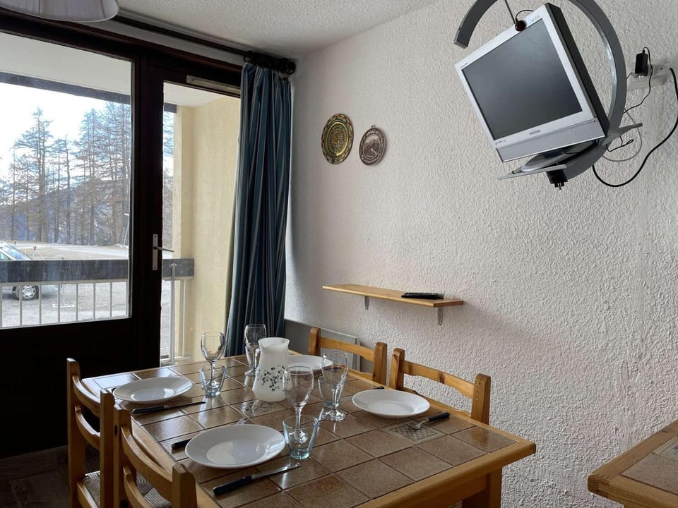 Studio Montgenèvre, 4 pers, RDC avec parking et balcon exposé ouest - FR-1-330D-45 Apartment in Montgenèvre