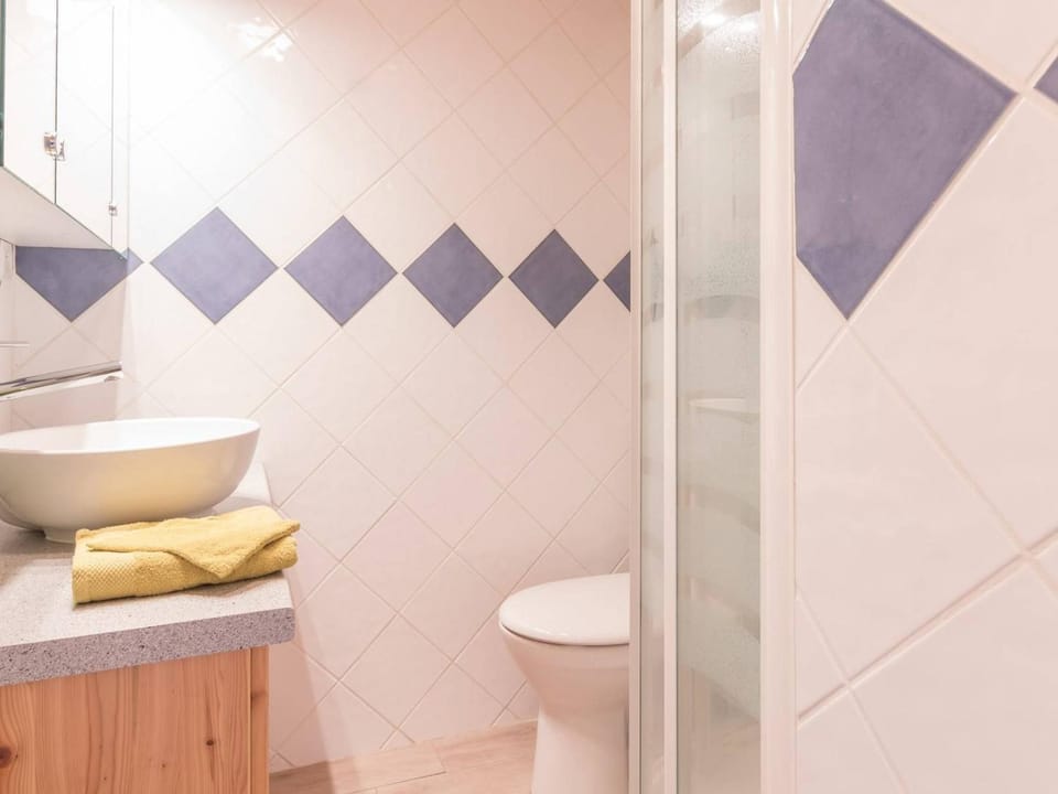 Studio rénové avec balcon sud et parking, 4 personnes, Montgenèvre - FR-1-330D-66 Apartment in Montgenèvre