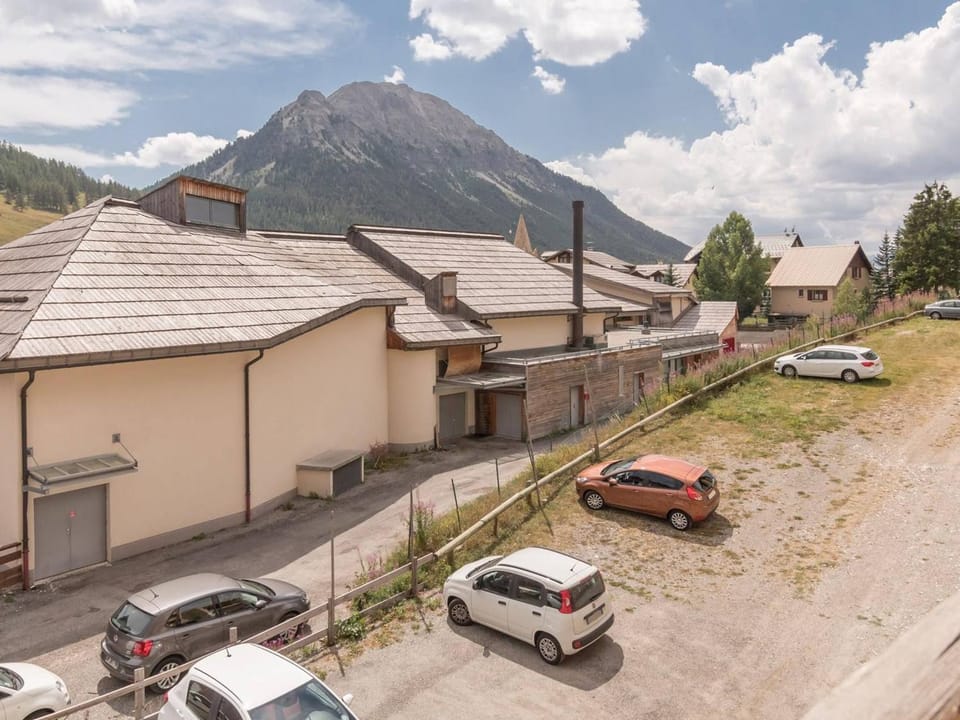 Studio rénové avec balcon sud et parking, 4 personnes, Montgenèvre - FR-1-330D-66 Apartment in Montgenèvre