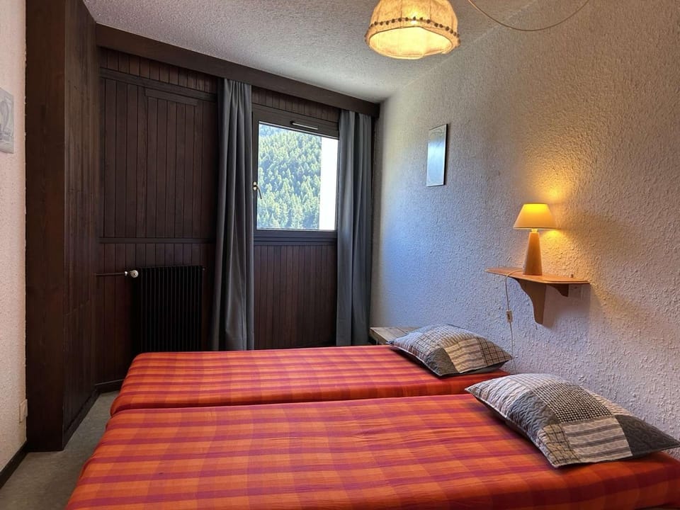 Appartement Montgenèvre: 6 pers, 2 ch + coin montagne, balcon, parking, prox commerces - FR-1-330D-56 Apartment in Montgenèvre
