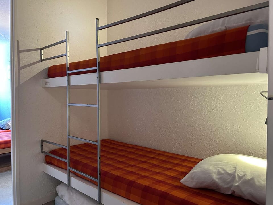 Appartement Montgenèvre: 6 pers, 2 ch + coin montagne, balcon, parking, prox commerces - FR-1-330D-56 Apartment in Montgenèvre
