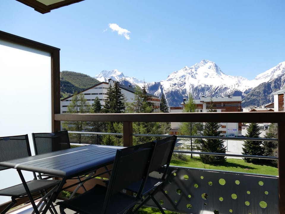 Studio rénové 4 pers avec balcon sud Les 2 Alpes - FR-1-546-20 Apartment in Les Deux Alpes