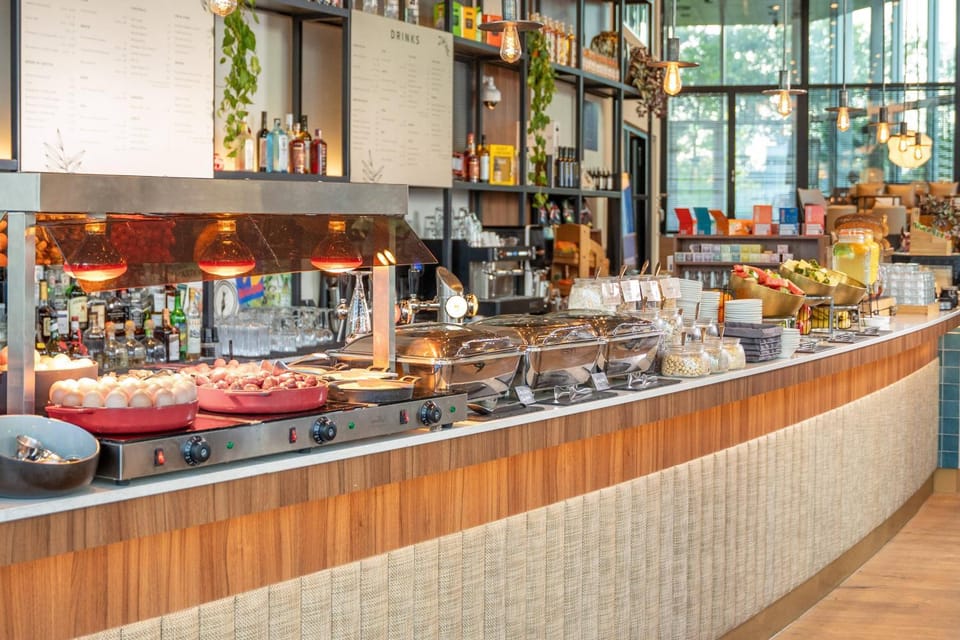 Restaurant/places to eat, Lounge or bar, Food and drinks, Dining area, Breakfast, Drinks