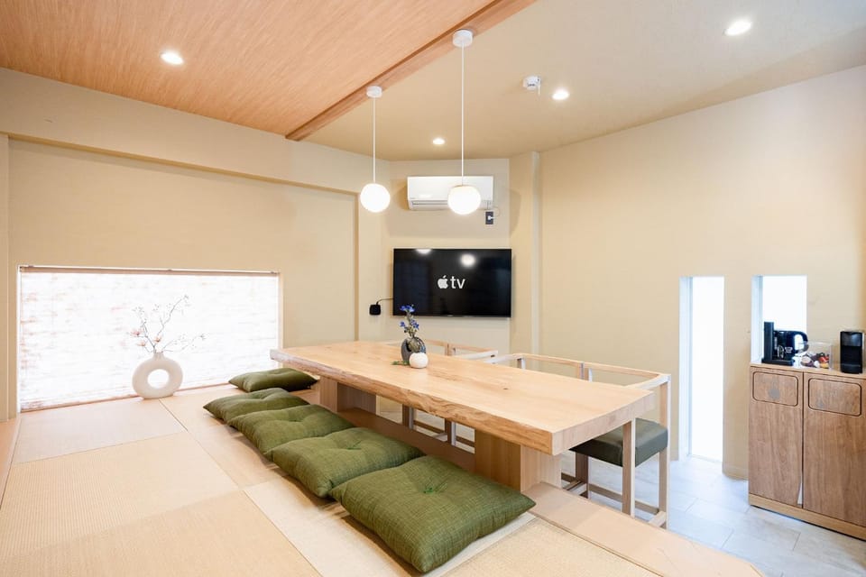 TV and multimedia, Living room, Photo of the whole room, Dining area