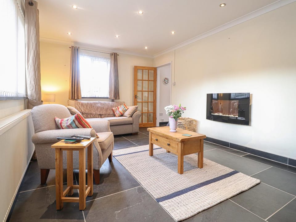 Y Bwthyn, Newport House in Wales