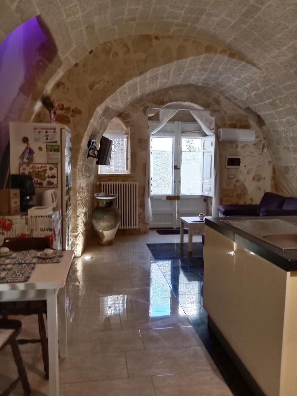 Communal lounge/ TV room, TV and multimedia, Living room, Seating area, flat iron, internet, oven, kitchen, air conditioner