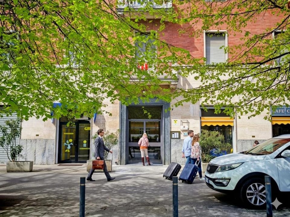 Facade/entrance
