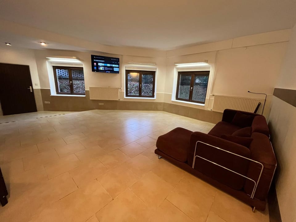 TV and multimedia, Seating area