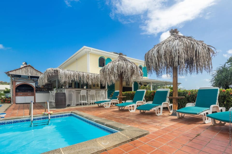Property building, Swimming pool