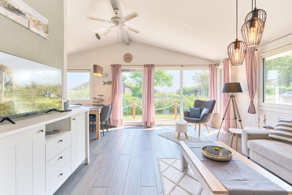 TV and multimedia, Living room, Dining area