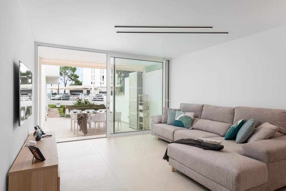 Patio, TV and multimedia, Living room, Seating area, Dining area