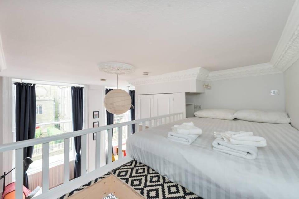 Newly refurbished city centre chic pad Apartment in Edinburgh
