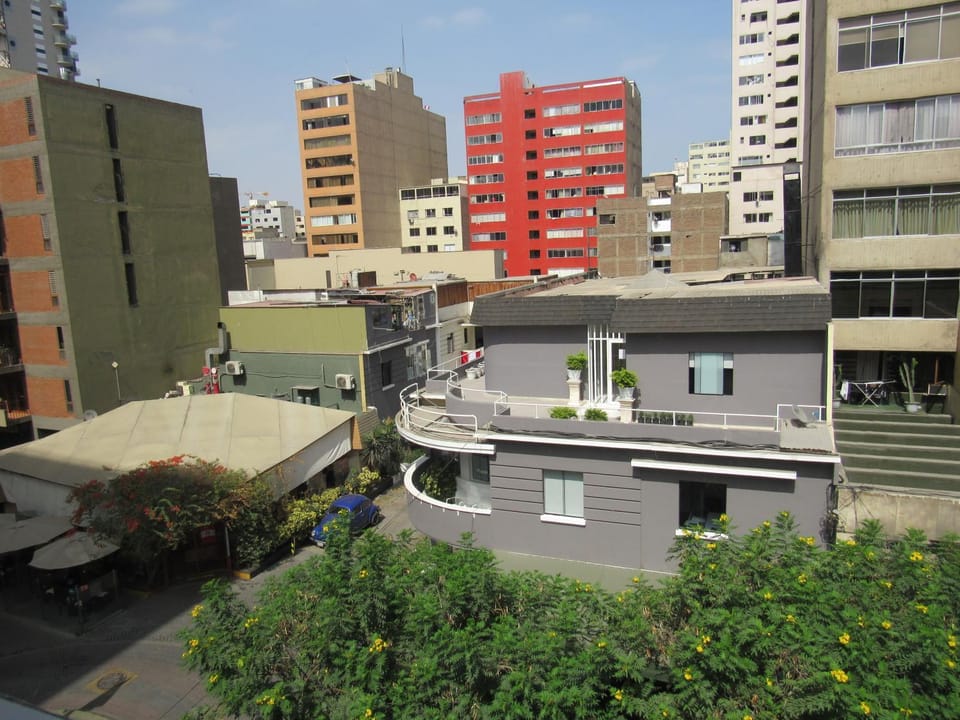 Waldorf Bed and Breakfast in Miraflores