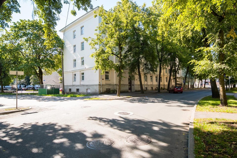 Property building, Day, Location