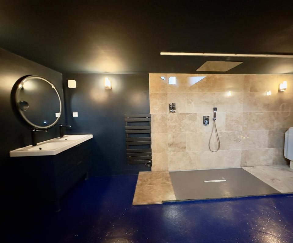 Mieuxqualhotel jacuzzi privatif La Parenthèse Apartment in Bordeaux