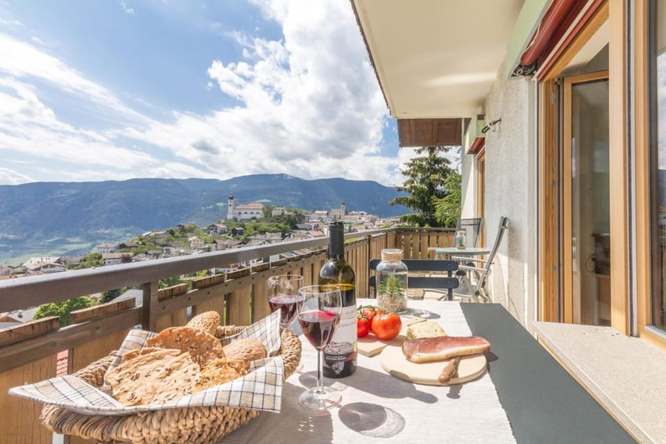 Balcony/Terrace, Food and drinks, Mountain view
