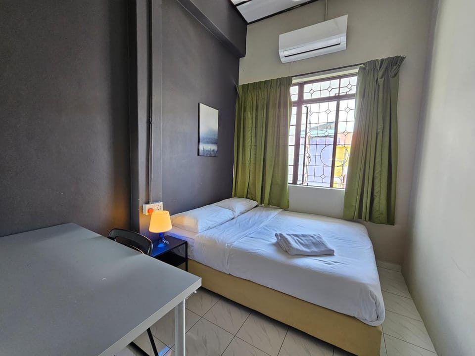 Bed, Photo of the whole room, Bedroom, towels, air conditioner
